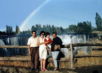 El salto del Laja con mi suegros y esposa y hijo.