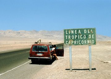 Entre Antofagasta y Calama, la linea del tropico de Capricornio.